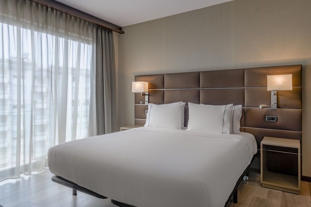 Standard Room, 1 King Bed, Non Smoking (View)