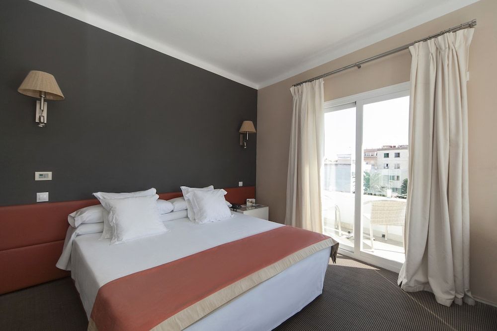 Double Room, Balcony
