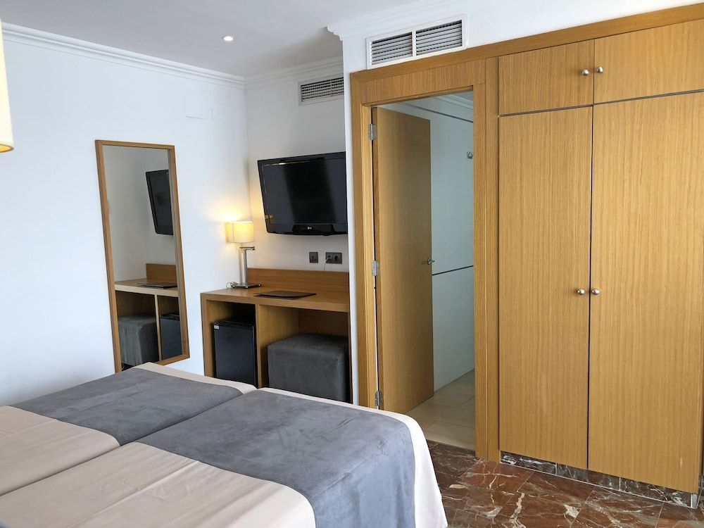Double Room, Sea View (1 adult + 2 children)