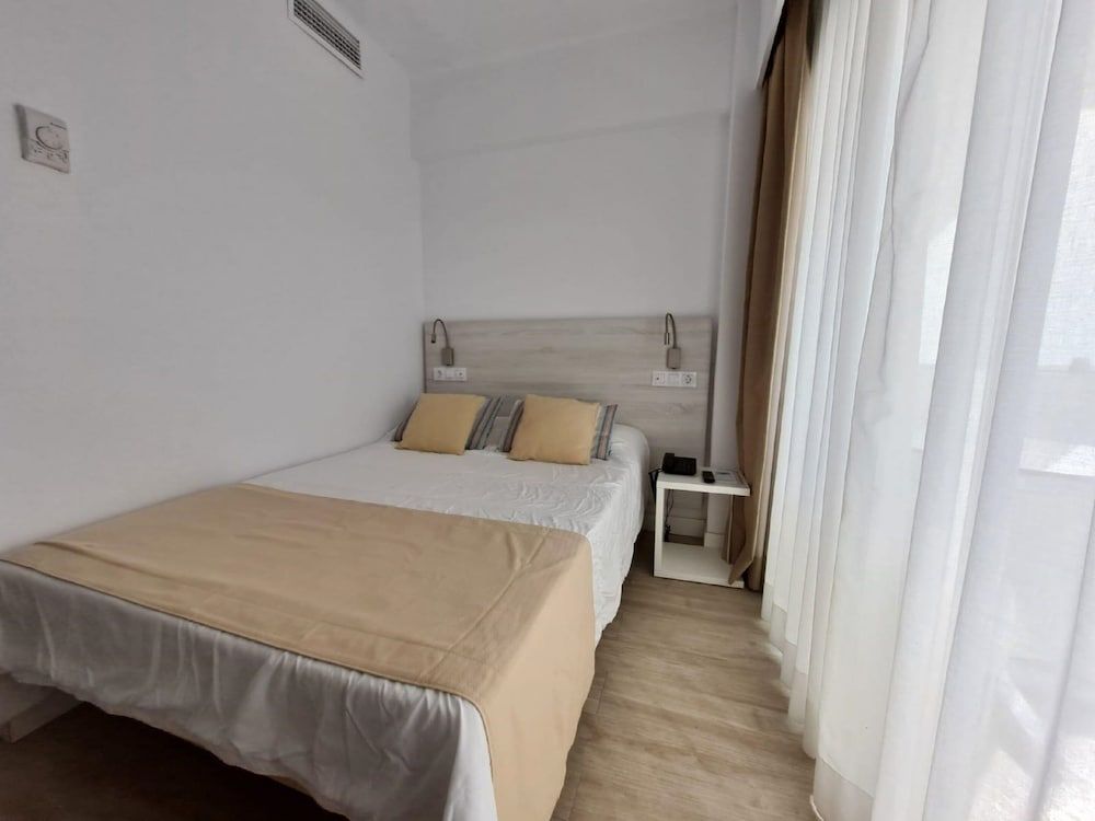 Single Room, Balcony