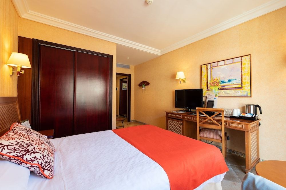 Hotel Cordial Mogán Playa Family Room (2 Adults + 3 Children) 2