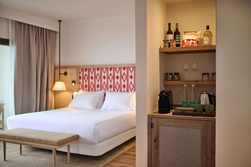 Junior Suite, Balcony, Partial Sea View (3 adults)