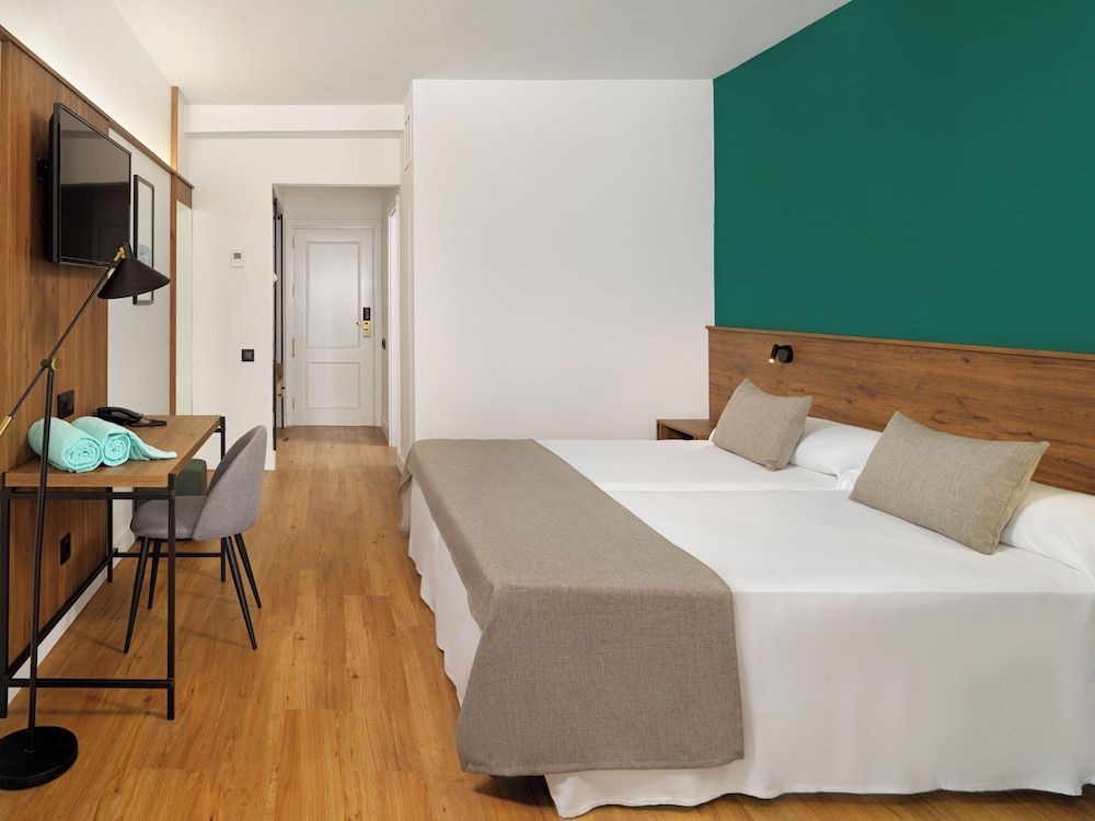 Superior Double Room (2 adults)