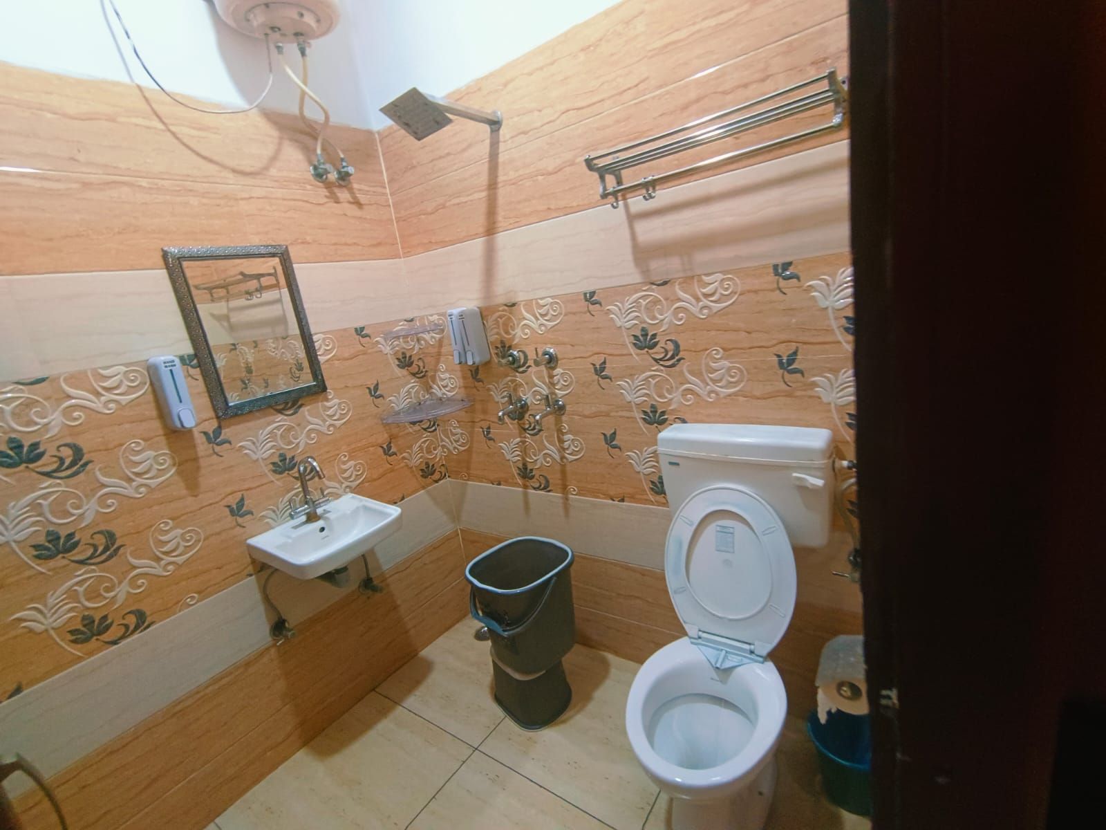 Hotel Jai Surya Deluxe Double AC Room With WI-FI 4