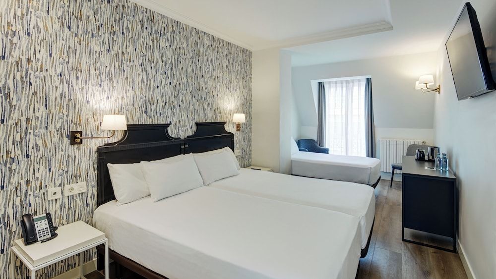 Sercotel Hotel Europa Classic Triple Room 2