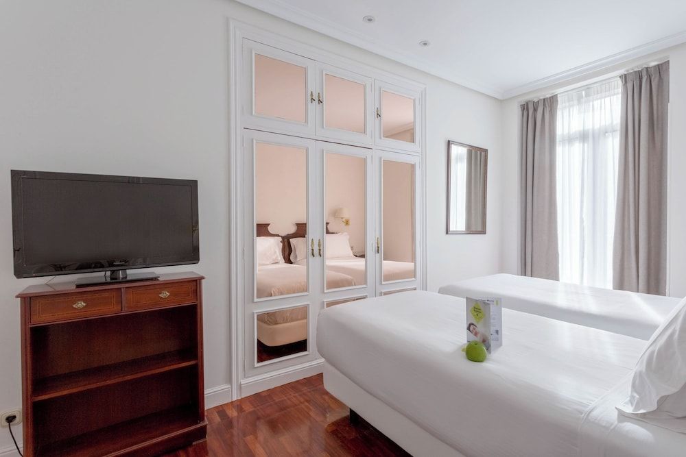 Sercotel Hotel Europa Superior Apartment 8