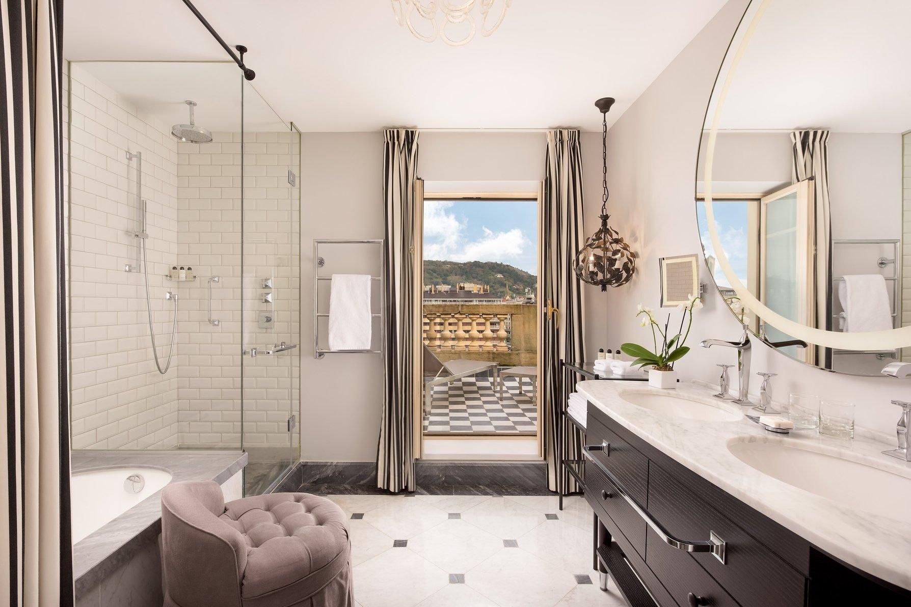 Maria Cristina Royal, 1 Bedroom Suite, 1 King, River view, Corner room, Top floor, Terrace