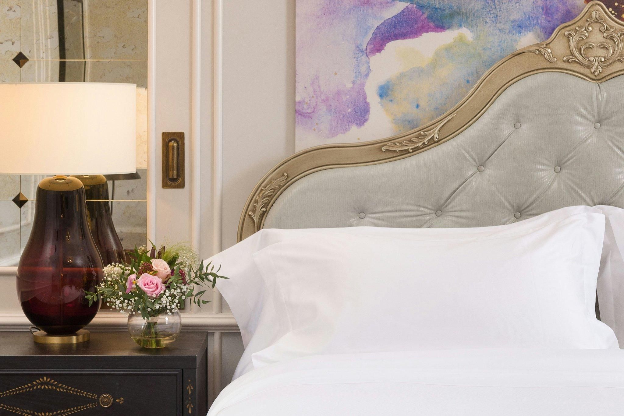 Bette Davis Suite, 1 Bedroom Suite, 1 King, River view, Corner room, High floor