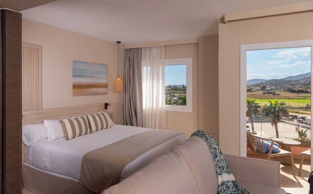 Junior Triple Room, City View (Suite 3 Adults)