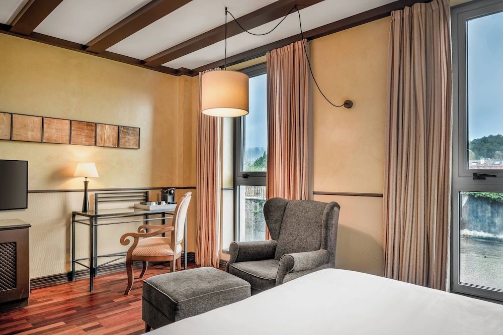 Deluxe Room, 1 King Bed, Non Smoking, Garden View