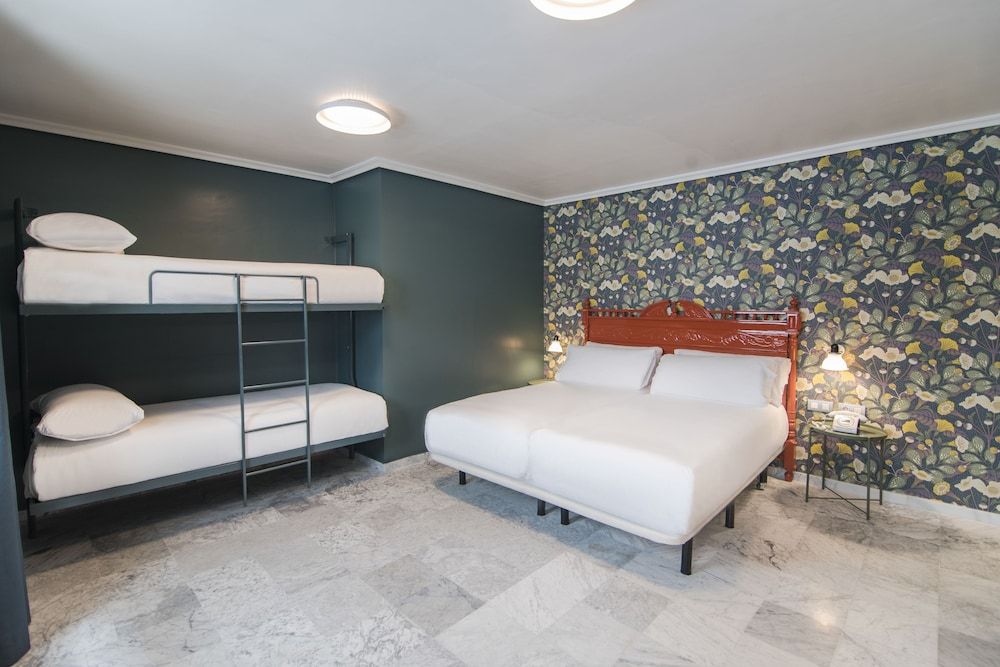 undefined Petit Palace Puerta de Triana 4