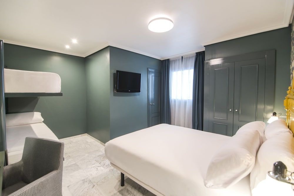 undefined Petit Palace Puerta de Triana 10