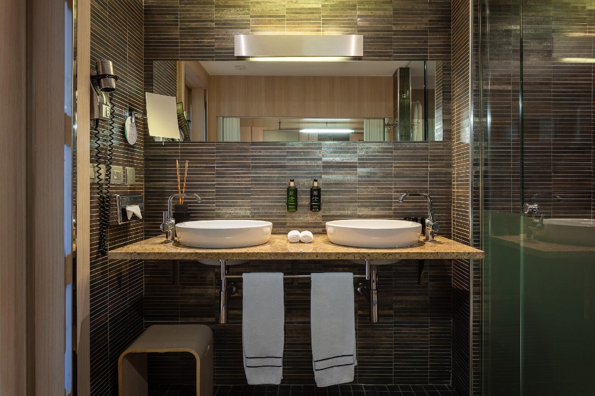 Melia The Level Room