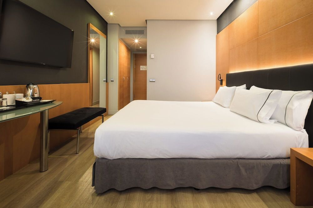 Double Room, Pool View (Sharing Bed 2A + 1C)