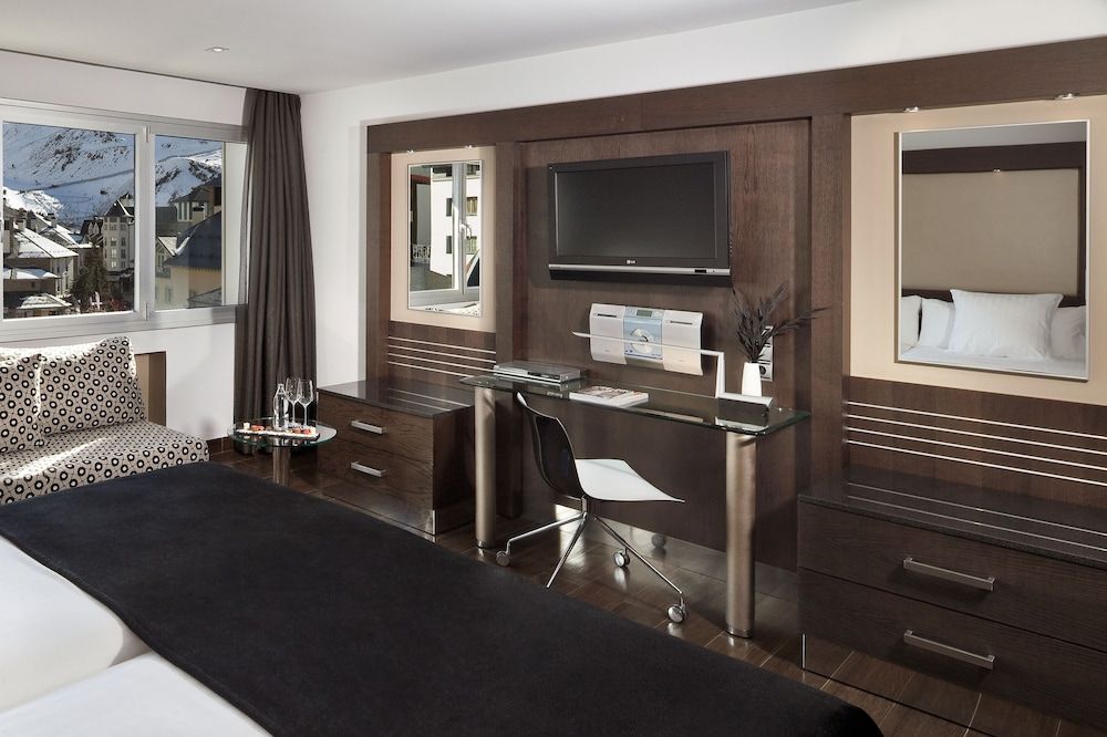 Melia Sol Y Nieve Premium Room (Communicated) 6