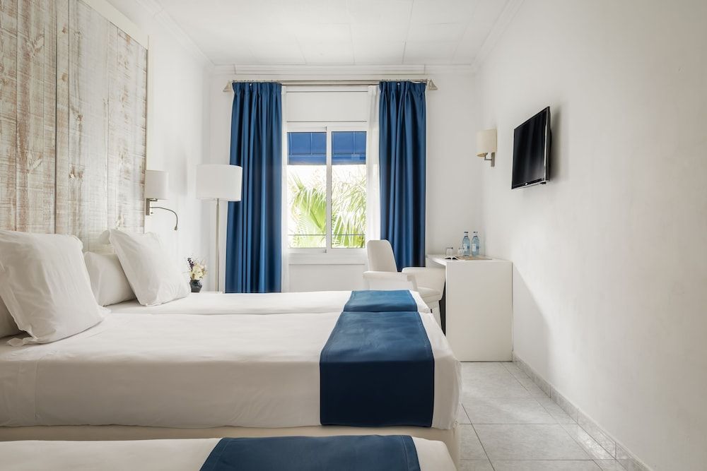 Hotel Medium Sitges Park Triple Room 5