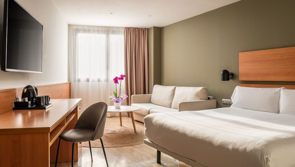 Hotel SB Express Tarragona Quadruple Room (2 adultos + 2 niños) 2