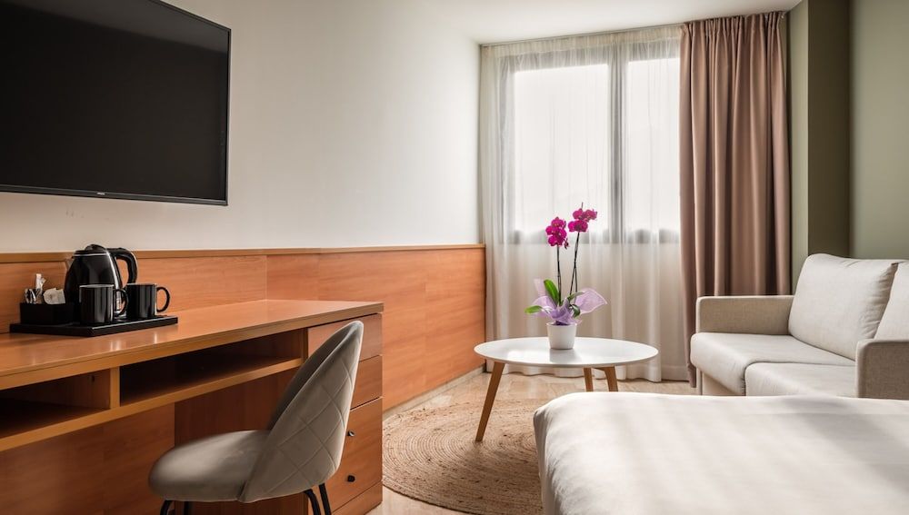 Hotel SB Express Tarragona Quadruple Room (2 adultos + 2 niños)