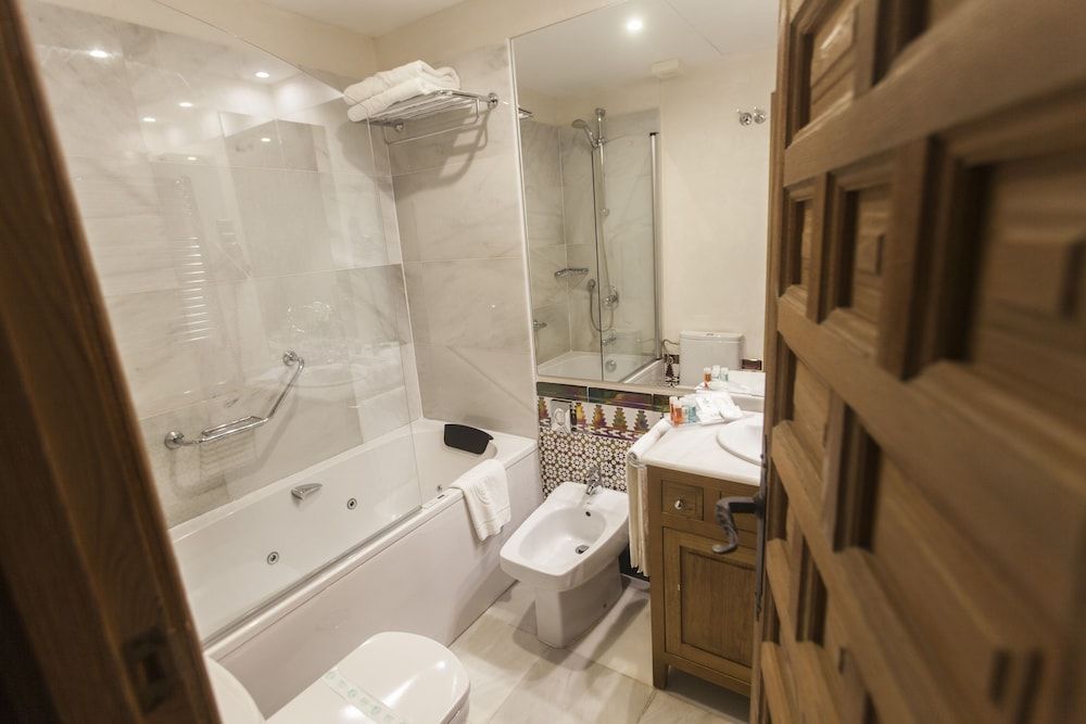 Hotel Pintor El Greco Deluxe Room 2