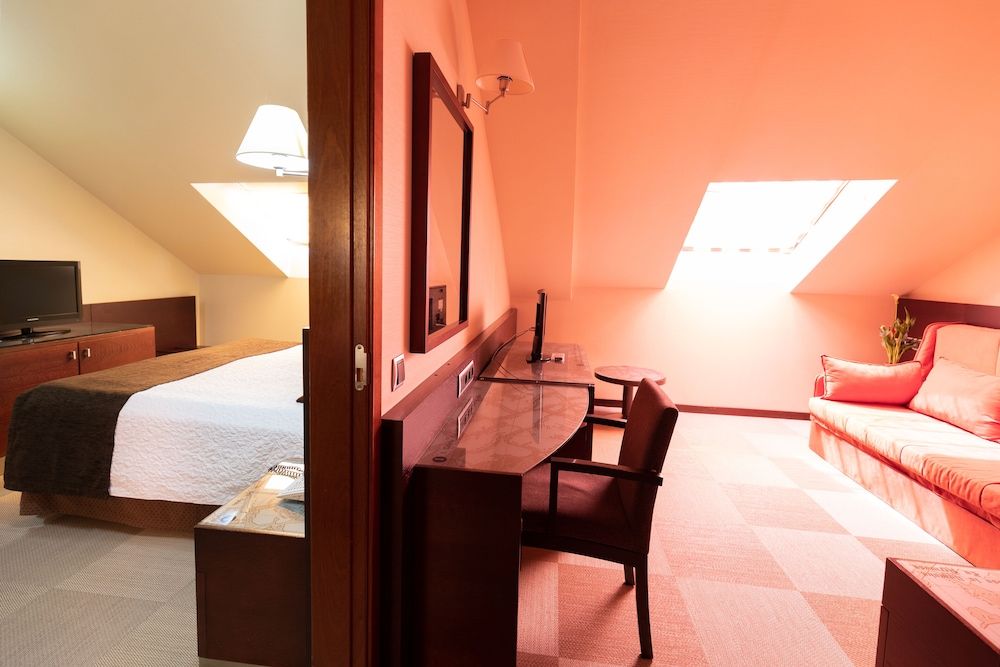 Hotel San Juan de los Reyes Family Room 9