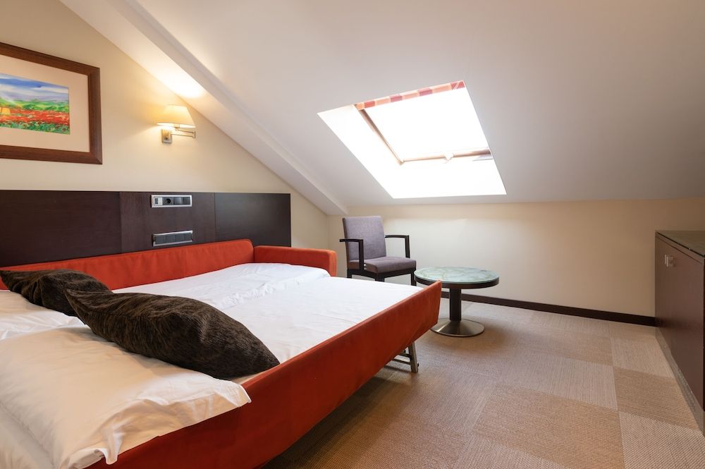 Hotel San Juan de los Reyes Family Room 3