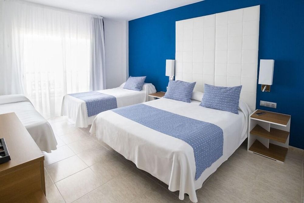 Quadruple Room, Partial Sea View (213603776)