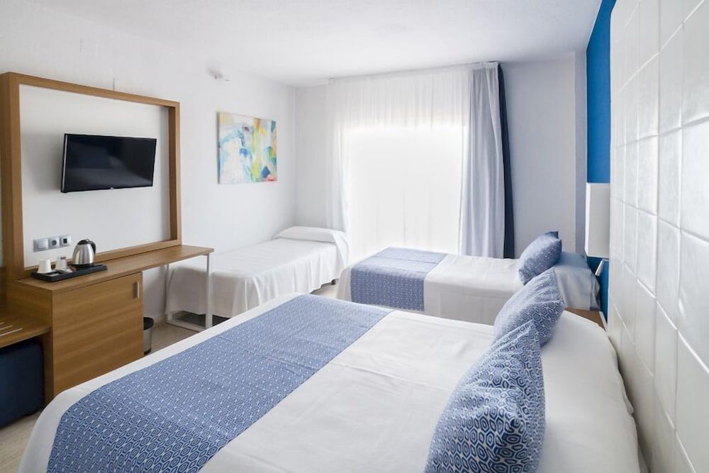 Quadruple Room, Partial Sea View (213603776)