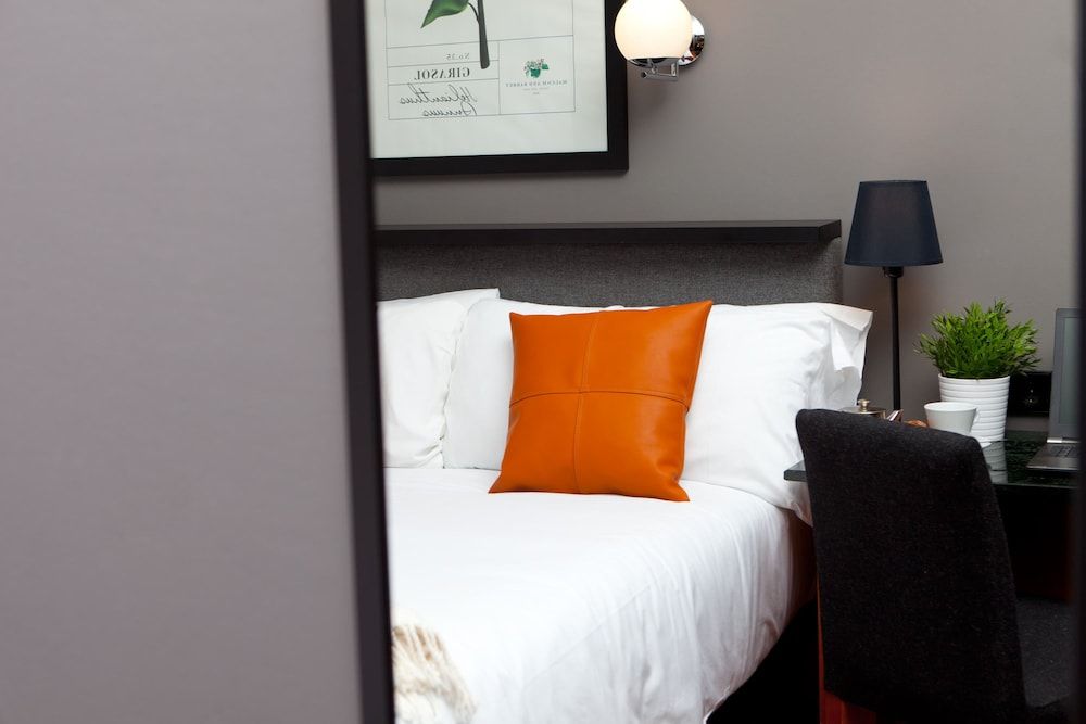 Hotel Malcom and Barret Double Room (Small) 4