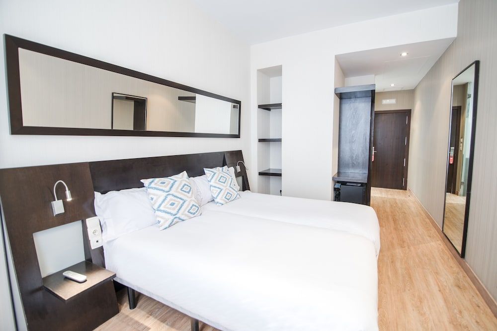 Petit Palace Plaza de la Reina Hotel Standard Double Room 3