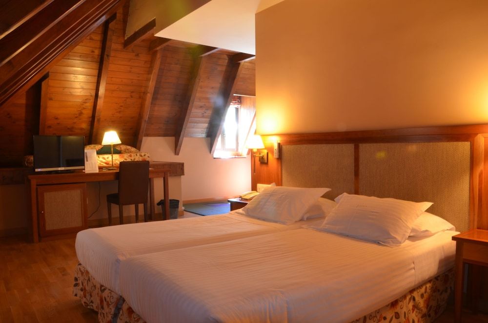 Hotel Acevi Val d'Aran Family Room 4