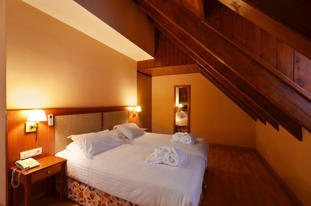 Hotel Acevi Val d'Aran Family Room 8