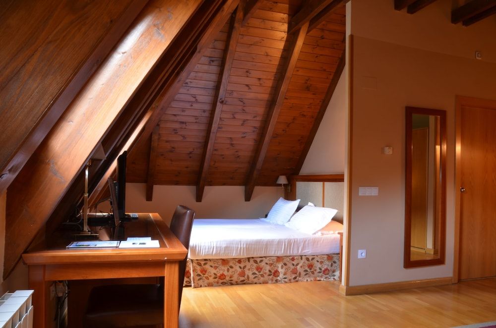 Hotel Acevi Val d'Aran Family Room 3