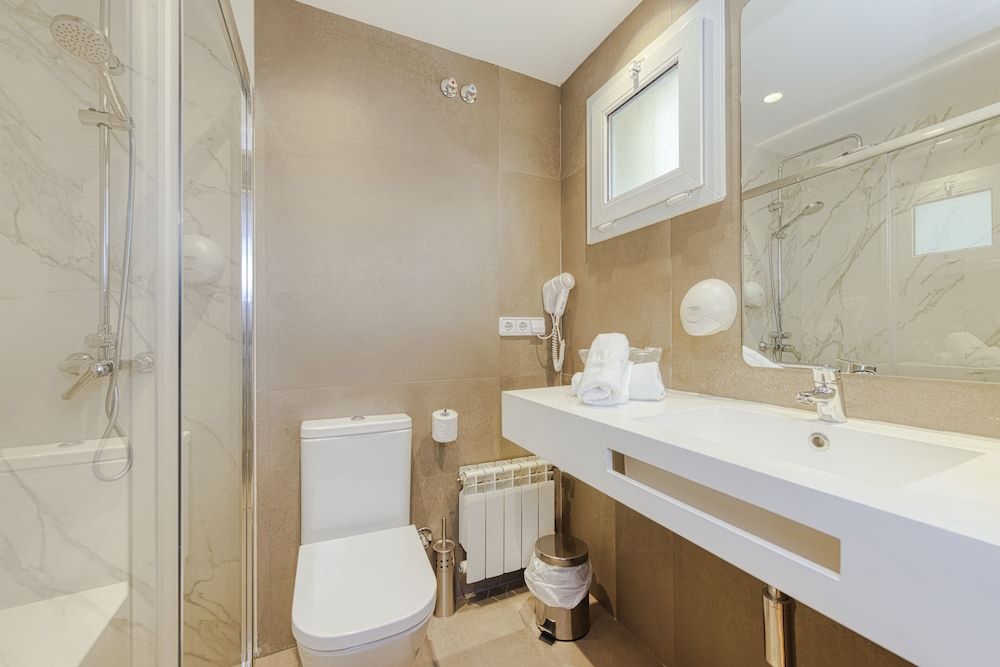 Hotel Viella Twin Room 5