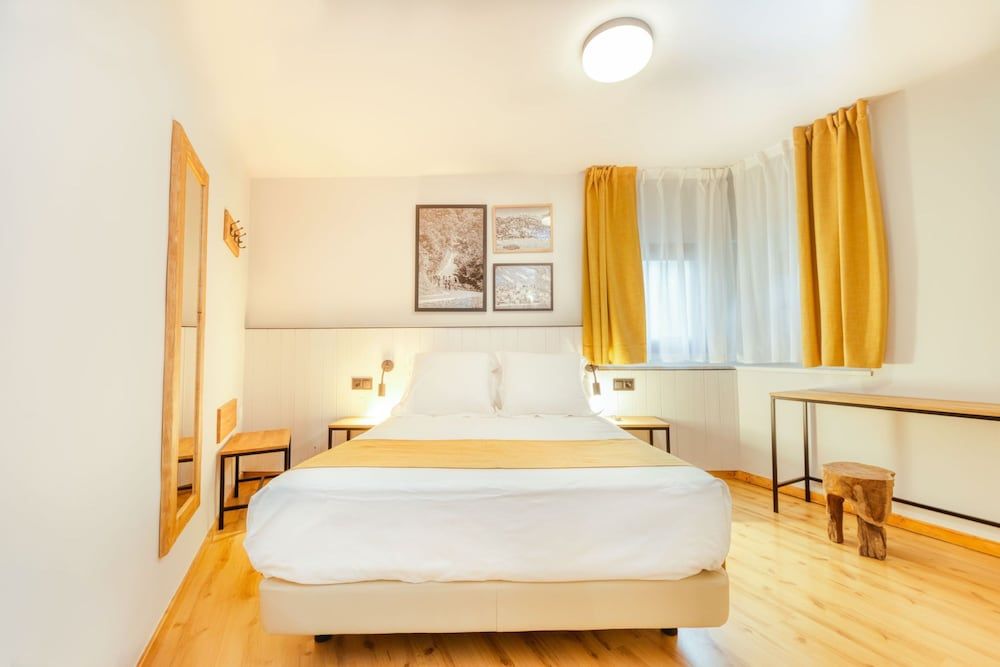 Hotel Viella Twin Room 2