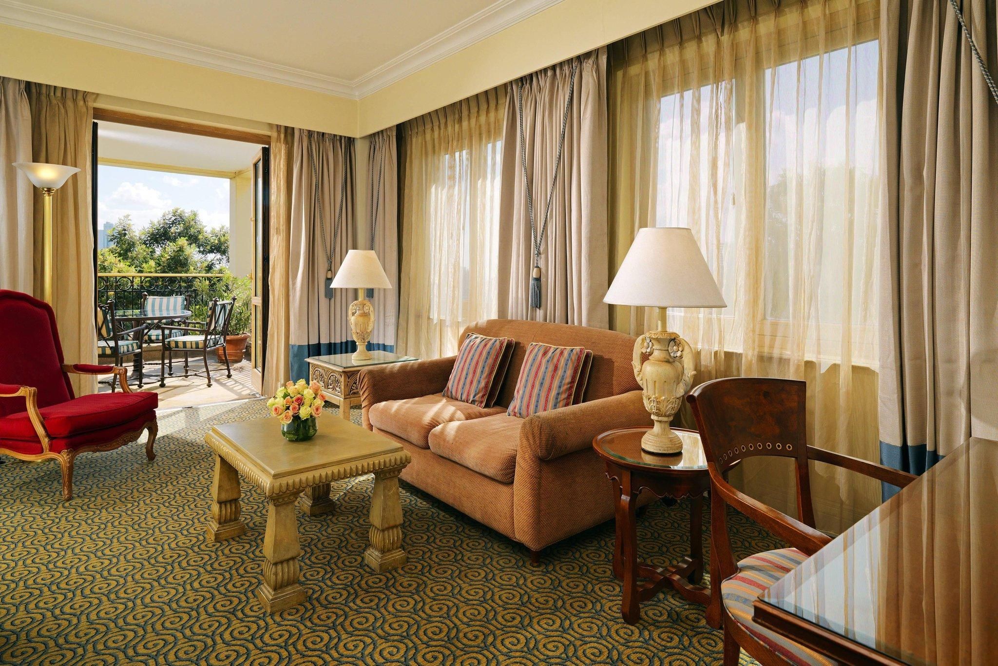 Classic Suite, Executive lounge access, 1 Bedroom Smaller Suite, 1 King, Balcony