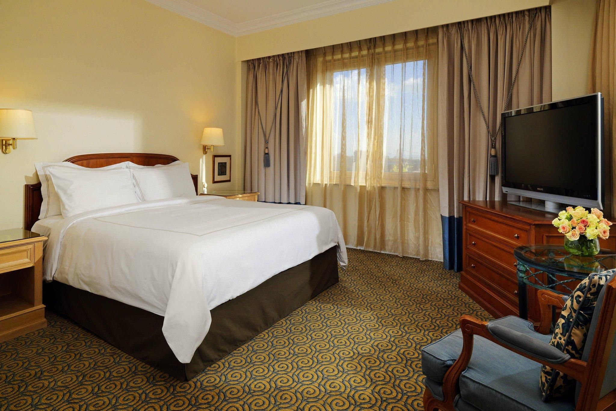 Classic Suite, Executive lounge access, 1 Bedroom Smaller Suite, 1 King, Balcony