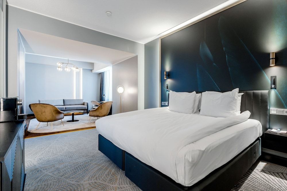 Junior Suite, 1 King Bed with Sofa bed