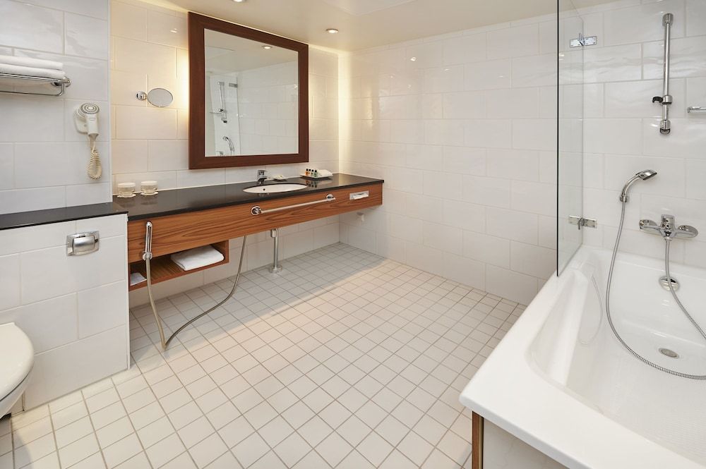 Crowne Plaza Helsinki by IHG Standard Room, 1 King Bed 12