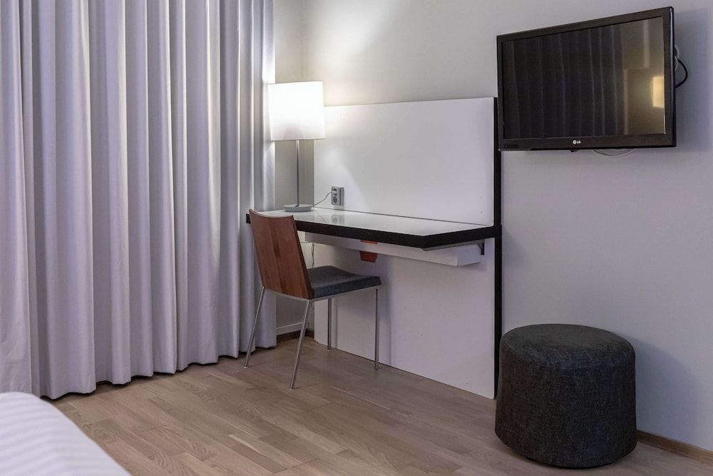 Scandic Kaisaniemi Family Room, No Windows (Three) 4