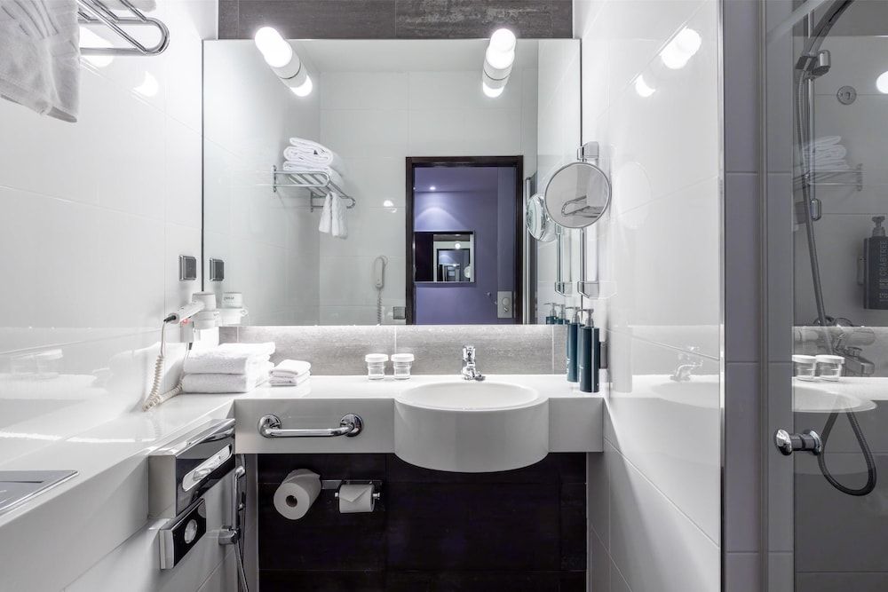 undefined Hilton Helsinki Kalastajatorppa 8