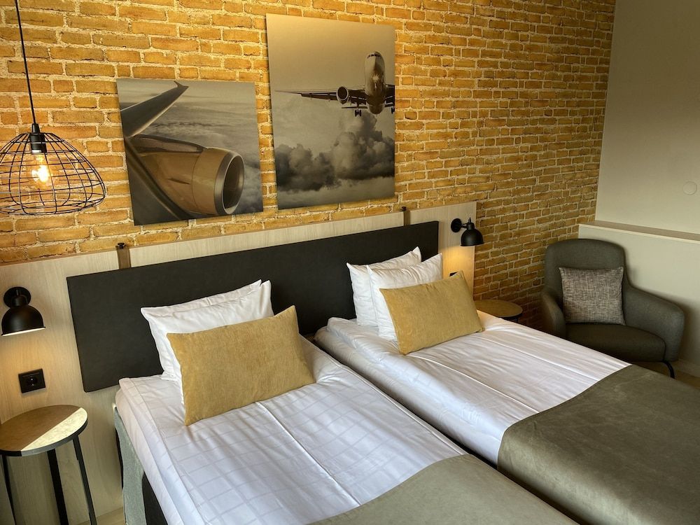 Skyline Airport Hotel Standard Twin Room 3