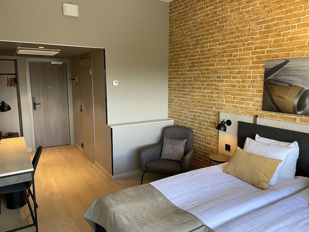 Skyline Airport Hotel Standard Twin Room 12