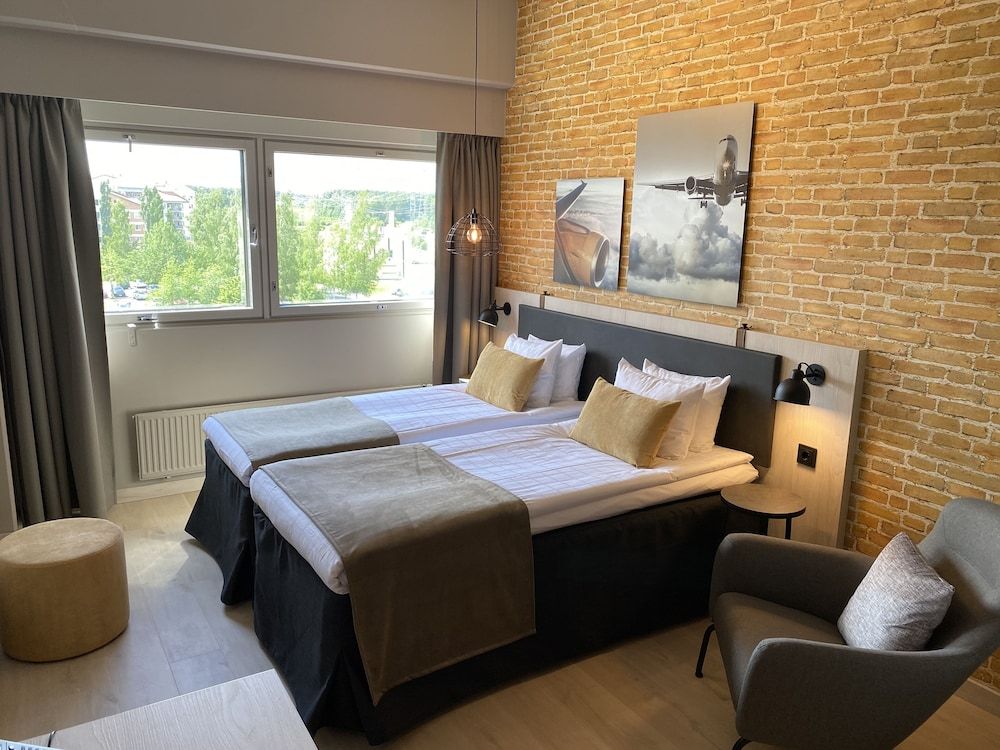 Skyline Airport Hotel Standard Twin Room 8