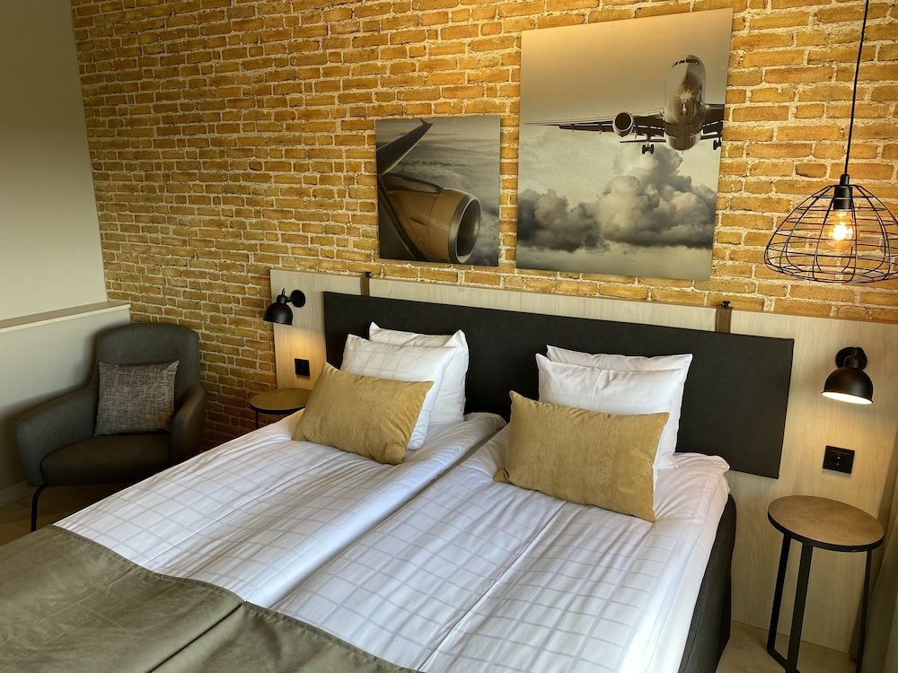 Skyline Airport Hotel Standard Twin Room 4