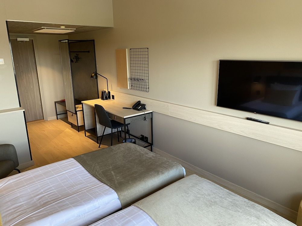 Skyline Airport Hotel Standard Twin Room 11