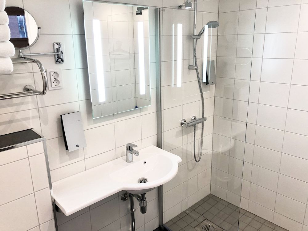 Pilot Airport Hotel Twin Room 9