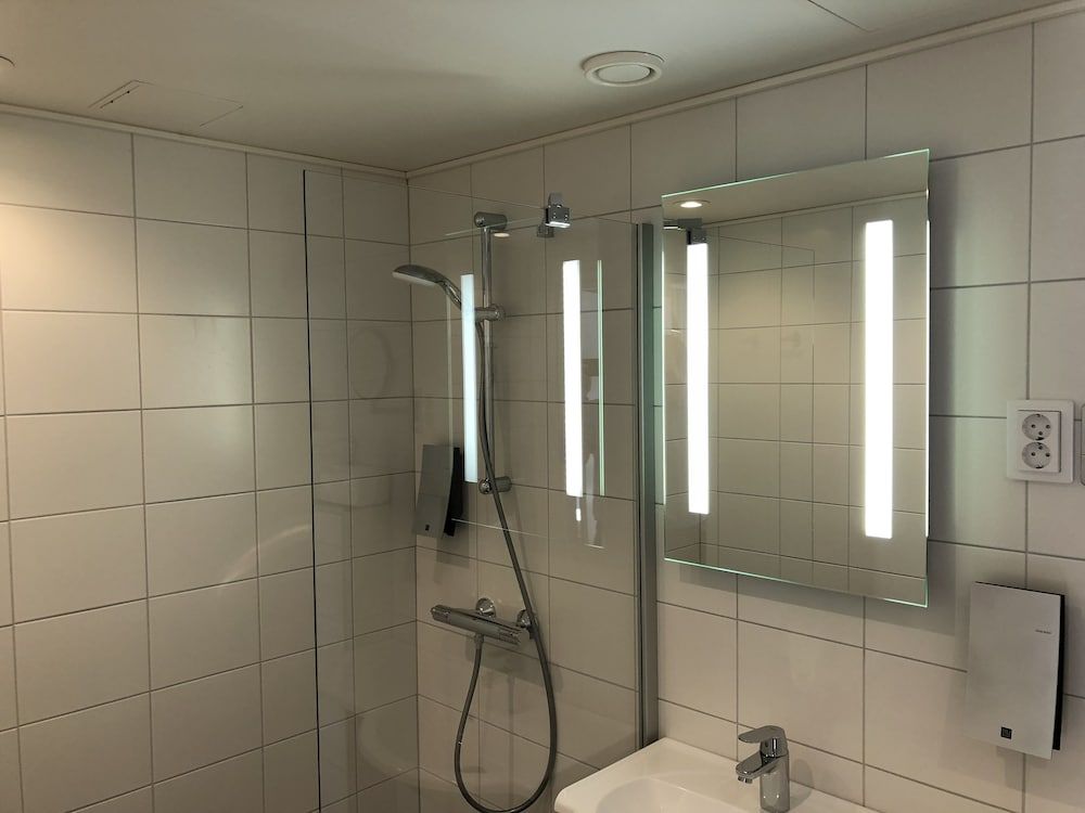 Pilot Airport Hotel Twin Room 5