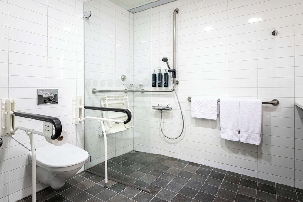 Hilton Helsinki Airport Room, 1 King Bed 6