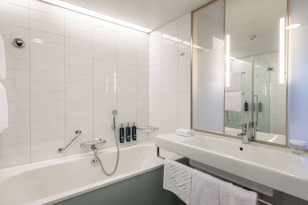 Hilton Helsinki Airport Twin Room 6