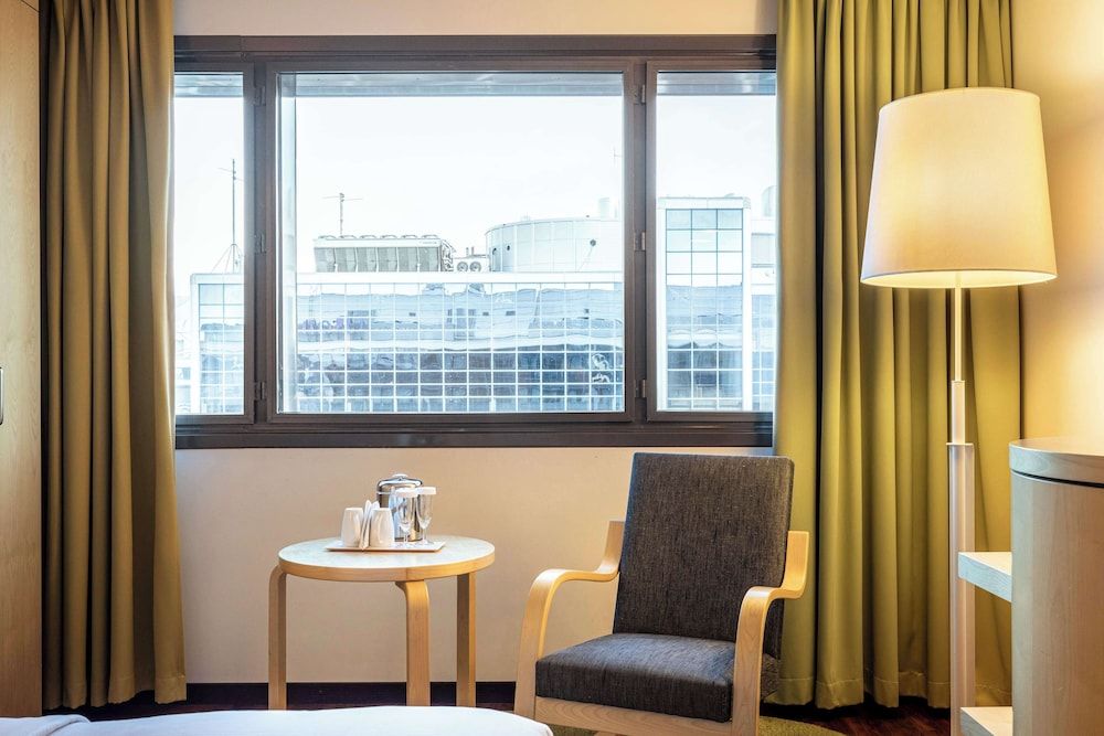 Hilton Helsinki Airport Room, 1 King Bed 9